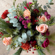 Load image into Gallery viewer, Designer's Choice Grab and Go Bouquets