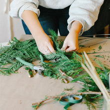 Load image into Gallery viewer, DIY At Home Classic Wreath Kit