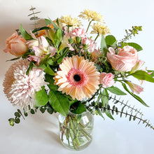 Load image into Gallery viewer, Mother&#39;s Day Signature Bouquets
