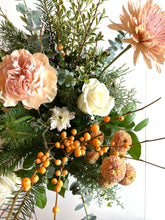 Load image into Gallery viewer, Designer&#39;s Choice Grab and Go Bouquets
