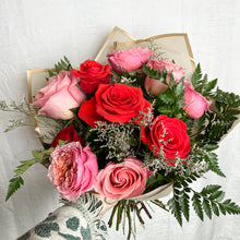 Load image into Gallery viewer, Valentine&#39;s Day Classic Rose Bundles
