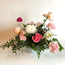 Load image into Gallery viewer, Mother&#39;s Day Arrangement

