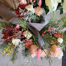 Load image into Gallery viewer, Designer&#39;s Choice Grab and Go Bouquets
